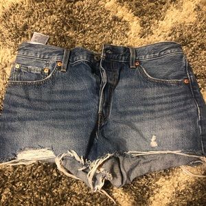 Levi’s shorts, 29